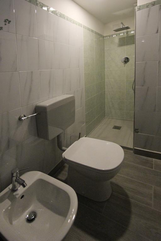 ואראצה Hotel B&B Francesca מראה חיצוני תמונה