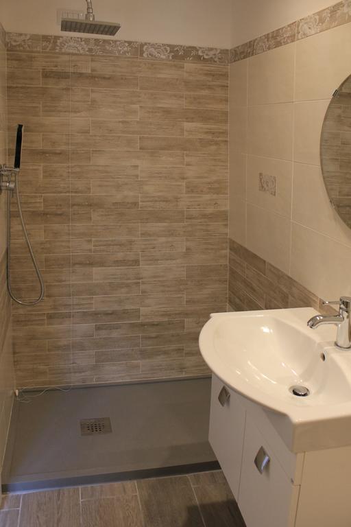 ואראצה Hotel B&B Francesca מראה חיצוני תמונה
