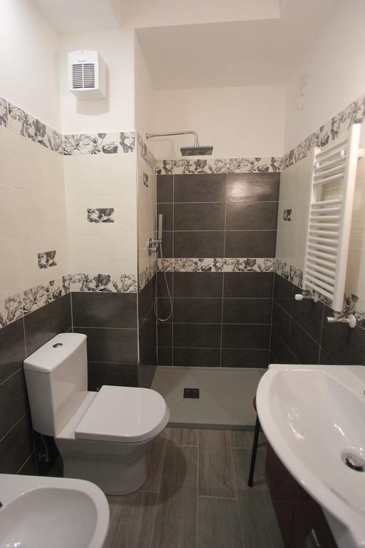 ואראצה Hotel B&B Francesca מראה חיצוני תמונה