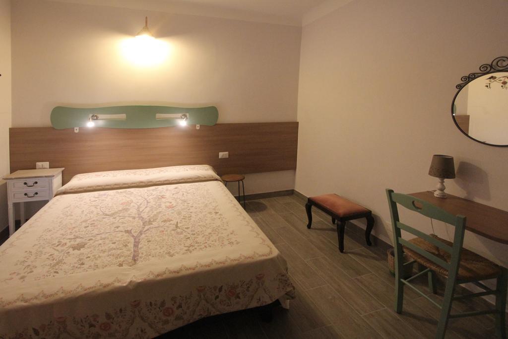 ואראצה Hotel B&B Francesca מראה חיצוני תמונה